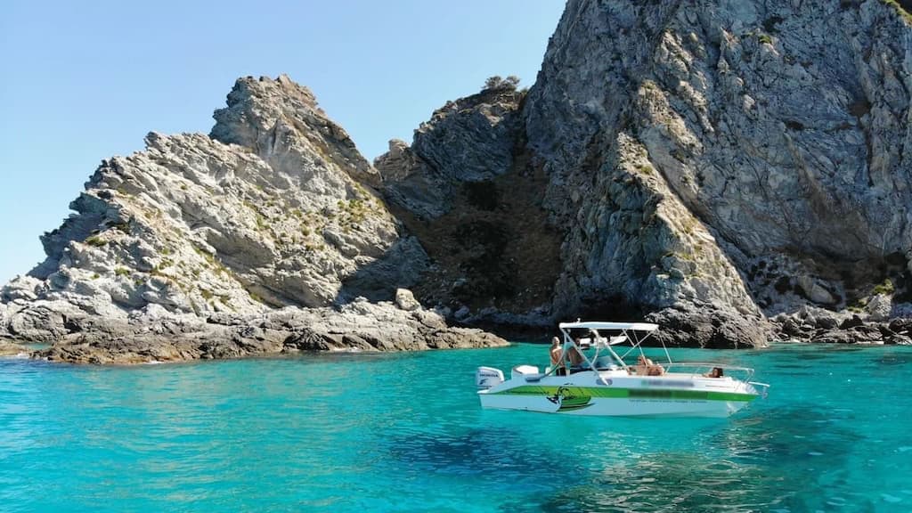 Escursione in barca da Tropea a Capo Vaticano da Baia di Riaci