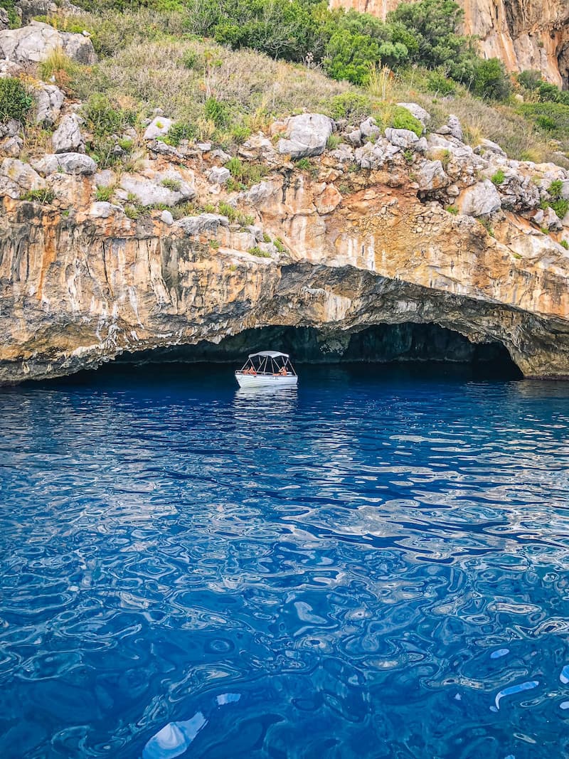 Escursione in barca costa di Maratea da San Nicola Arcella Isola di Dino grotte